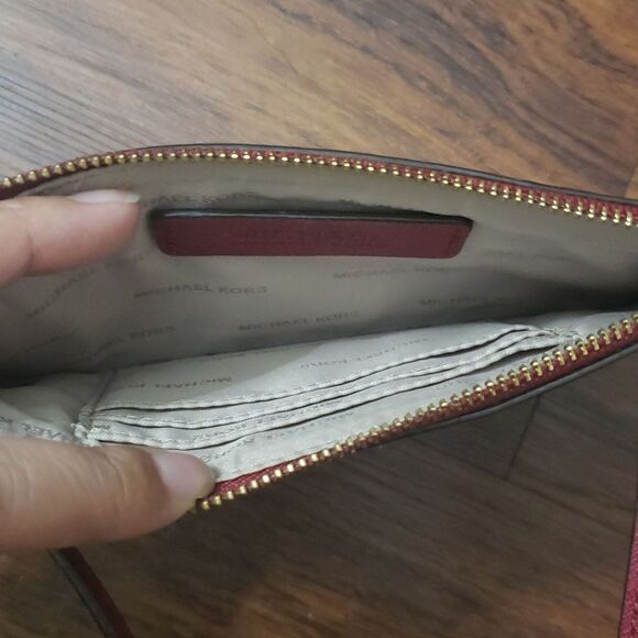 Michael Kors Burgundy Gold Chic Edgy Feminine Party Essential Leather Wristlet - Picture 3 of 4